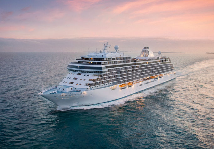 Seven Seas Splendor Seven Seas Splendor at sea