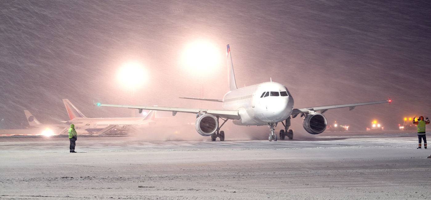 Image: PHOTO: Airport and airplanes in a blizzard. (photo courtesy of Thinkstock)