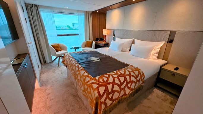 One of Amadeus Aurea's standard B-1 staterooms. One of Amadeus Aurea's standard B-1 staterooms.
