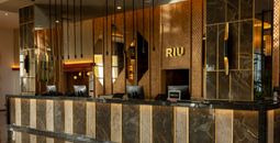 Riu Palace Aruba reception area