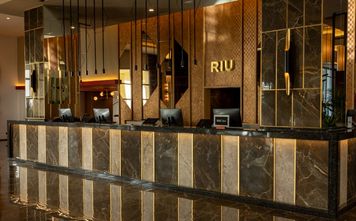 Riu Palace Aruba reception area