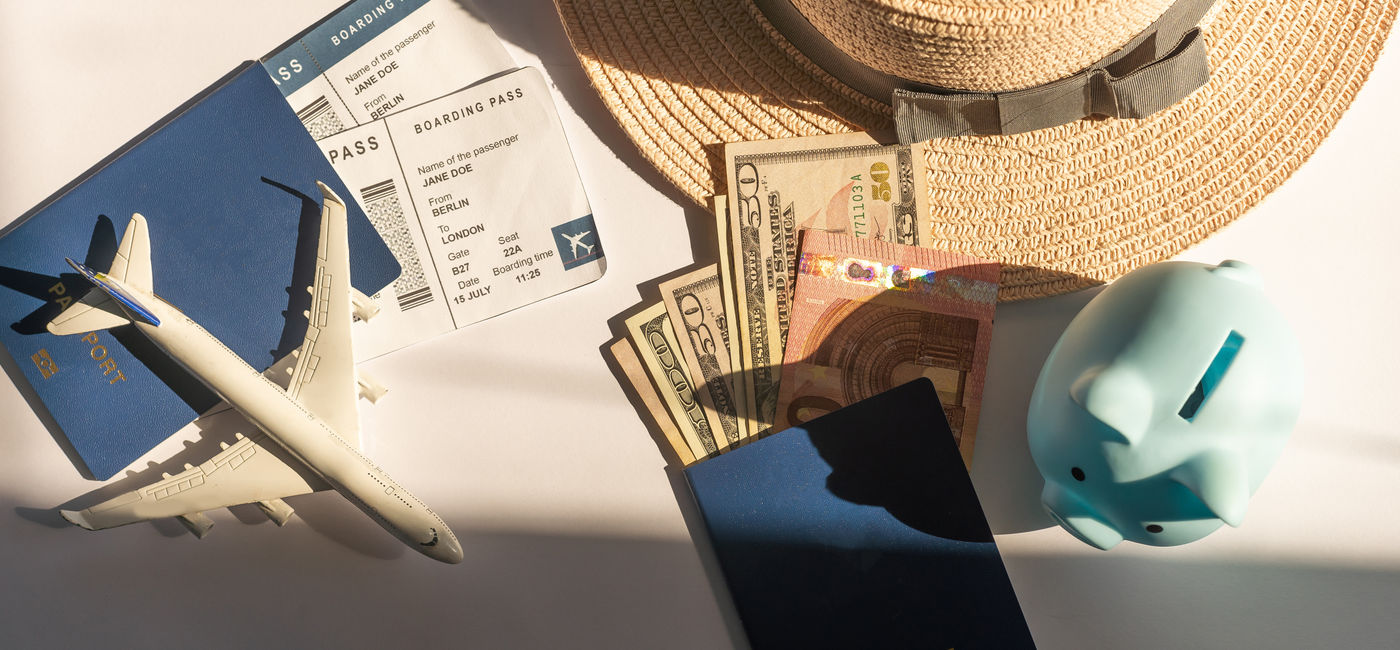 Image: Travel savings (Photo Credit: Angelov/Adobe Stock)