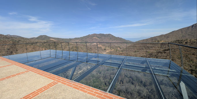 River Park has a spectacular viewpoint with a transparent floor to admire the majesty of nature River Park has a spectacular viewpoint with a transparent floor to admire the majesty of nature