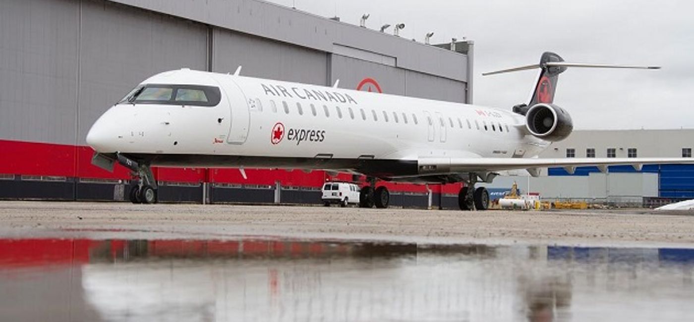 Image: Un appareil CRJ-900 d'Air Canada Express, exploité par Jazz Aviation, dont le siège social est à Halifax, semblable à celui qui est entré en collision avec un véhicule d'urgence dimanche soir (Source: Jazz Aviation LP)