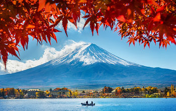 Autumn season and Mountain Fuji at Kawaguchiko Lake, Japan.