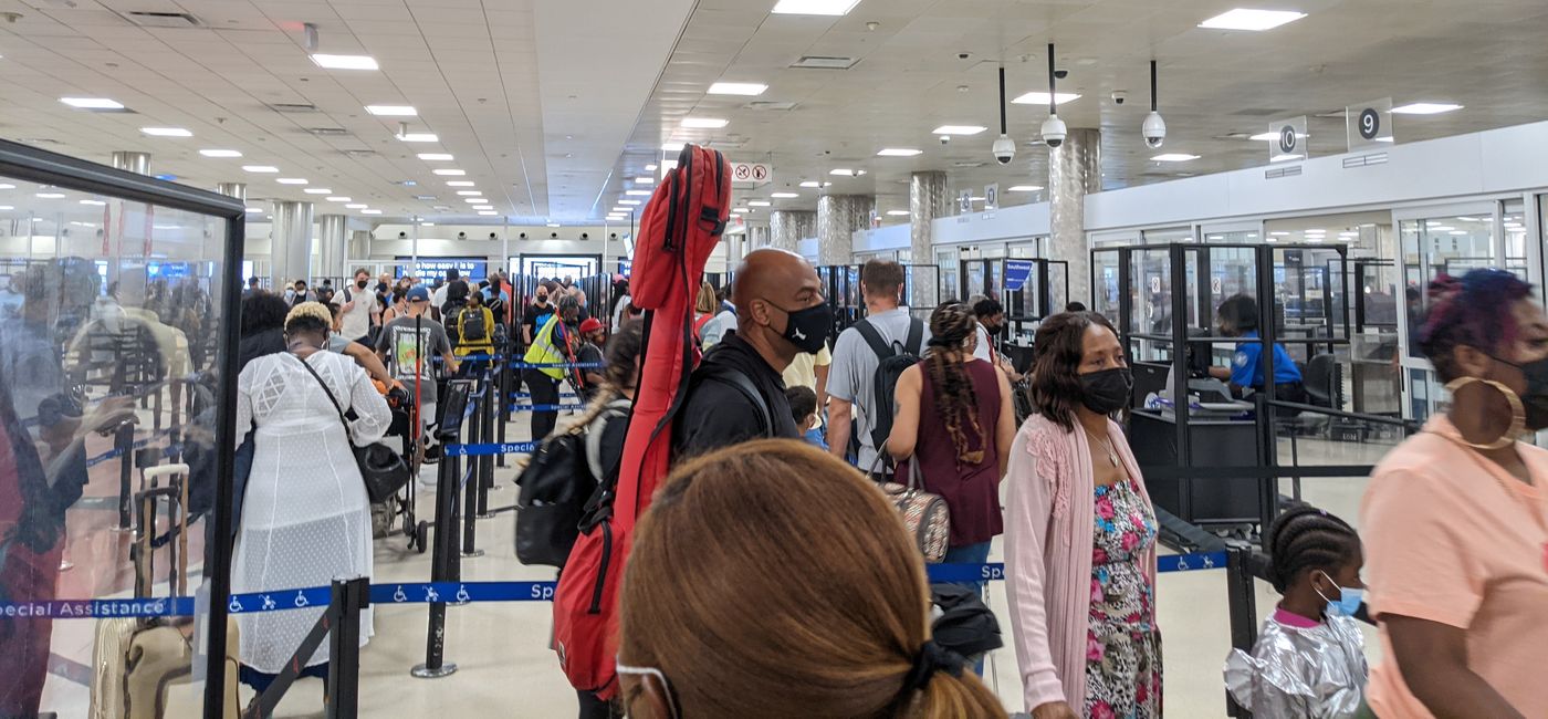 Image: Travelers waiting in the security line at the airport (Photo via Eric Bowman)