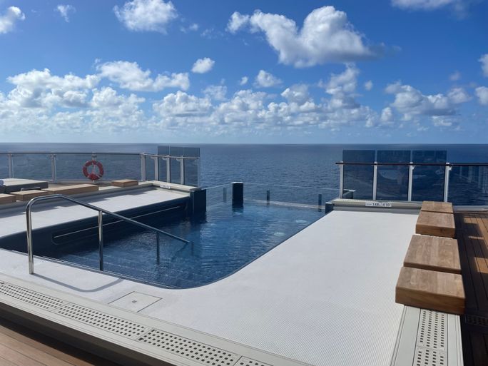 The private infinity pool in the Haven onboard Norwegian Luna