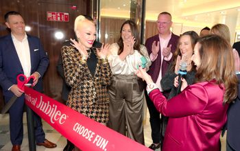 Christine Duffy presents Gwen Stefani with her godmother gift, an EFFY Legacy panther ring.