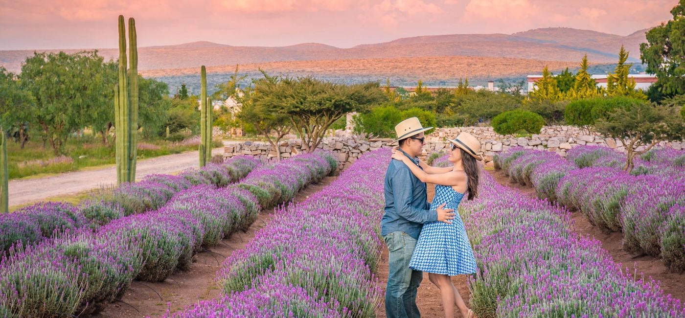 Image: A happy couple enjoying Guanajuato's natural outdoor setting. (photo courtesy of State of Guanajuato's Ministry of Tourism) (State of Guanajuato's Ministry of Tourism)