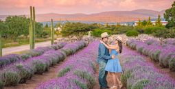 A happy couple enjoying Guanajuato's natural outdoor setting.