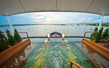 The plunge pool on the Aqua Mekong