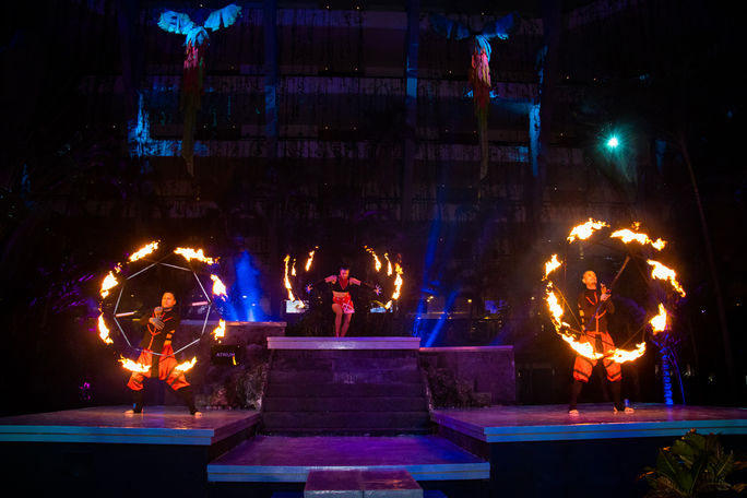 Fire shows at Oasis Hotels & Resorts Fire shows at Oasis Hotels & Resorts