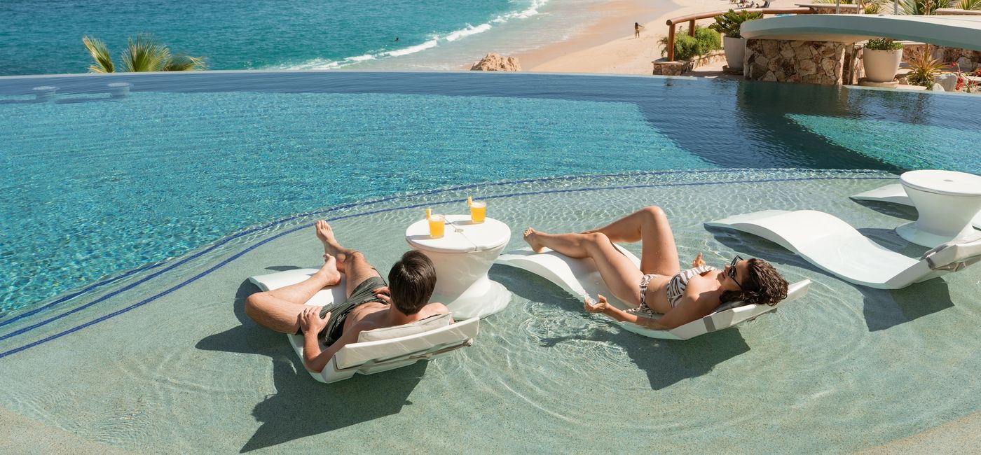 Image: Luxury travelers experiencing Los Cabos, Mexico (Photo Credit: Los Cabos Tourism Board)