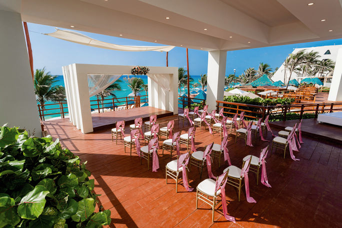 Weddings with an ocean view at Oasis Hotels & Resorts