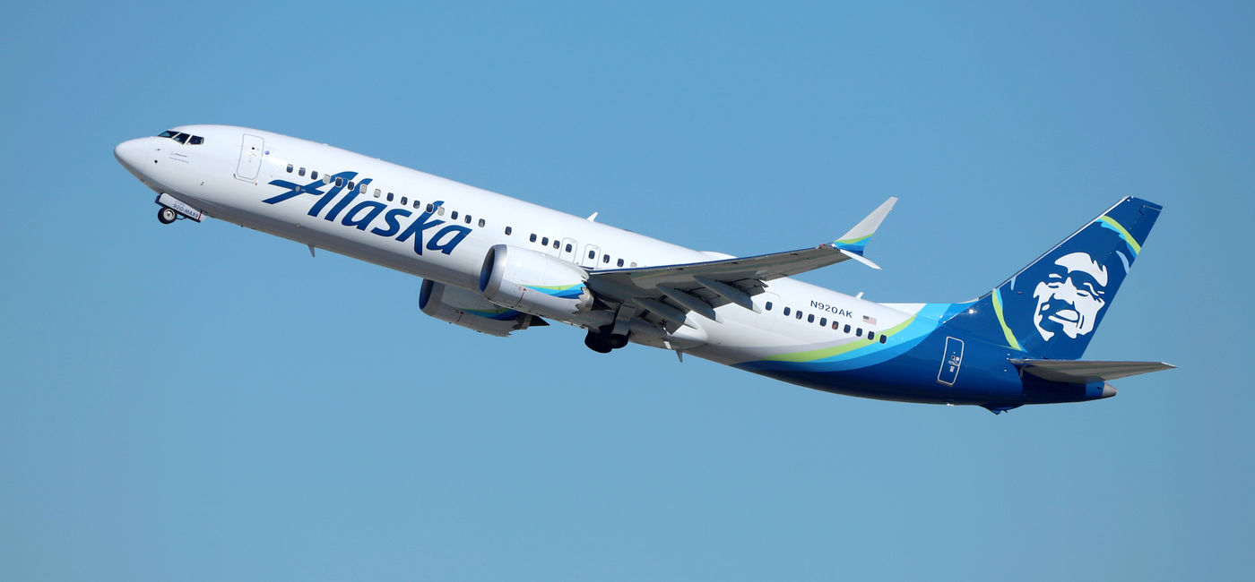 Image: Alaska Airlines Boeing 737 Max 9 at takeoff. (Photo Credit: Laser1987/iStock Editorial/Getty Images Plus)