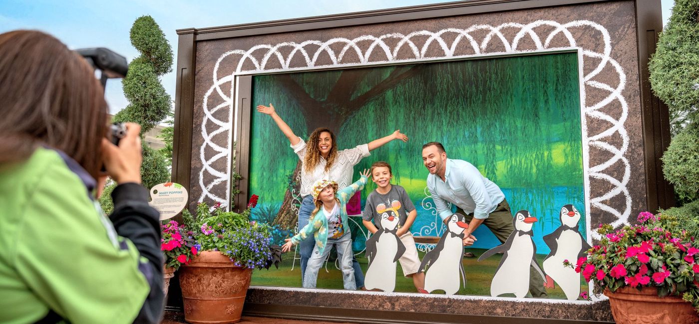 Image: Mary Poppins photo opportunity. (Photo Credit: Walt Disney World Resort Media)