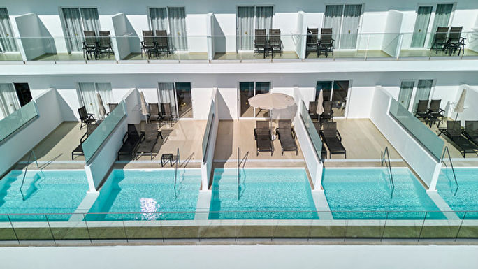 Swim-up suites at Riu Aquarelle.