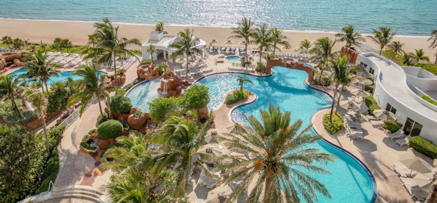 Image: (Courtesy of Trump International Beach Resort) (Photo Credit: Overview of pool and beach at Trump International Beach Resort in Miami)
