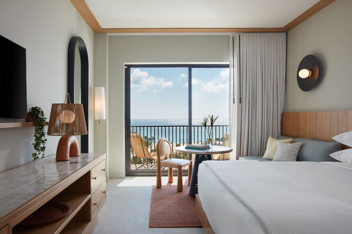 A standard king room inside the Hotel Indigo Grand Cayman. Hotel Indigo Grand Cayman, IHG Hotels & Resorts