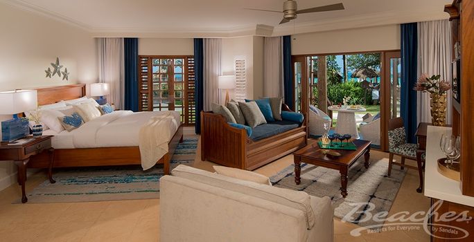 Tropical Beachfront Three-Bedroom Walkout Grand Butler Family Suite