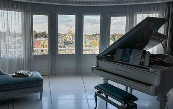 The  New ‘Frozen’ Elsa Ice Palace Suite
