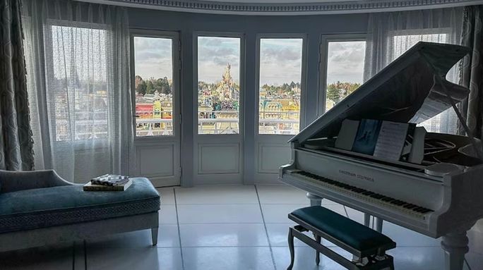 The  New ‘Frozen’ Elsa Ice Palace Suite