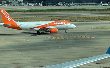 EasyJet plane, airplane, runaway, tarmac,