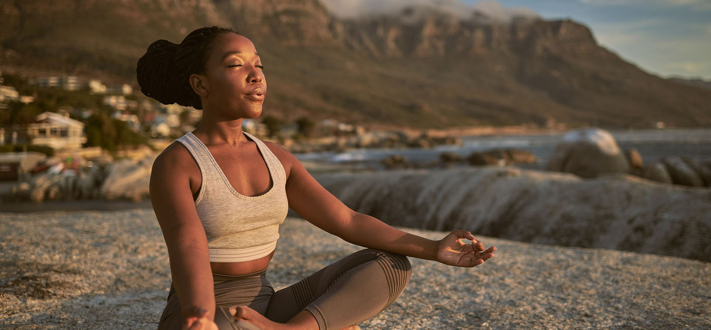 Image: Femme en pleine séance de yoga lors d’un voyage bien-être ultime avec Goway (Source: Goway Travel)