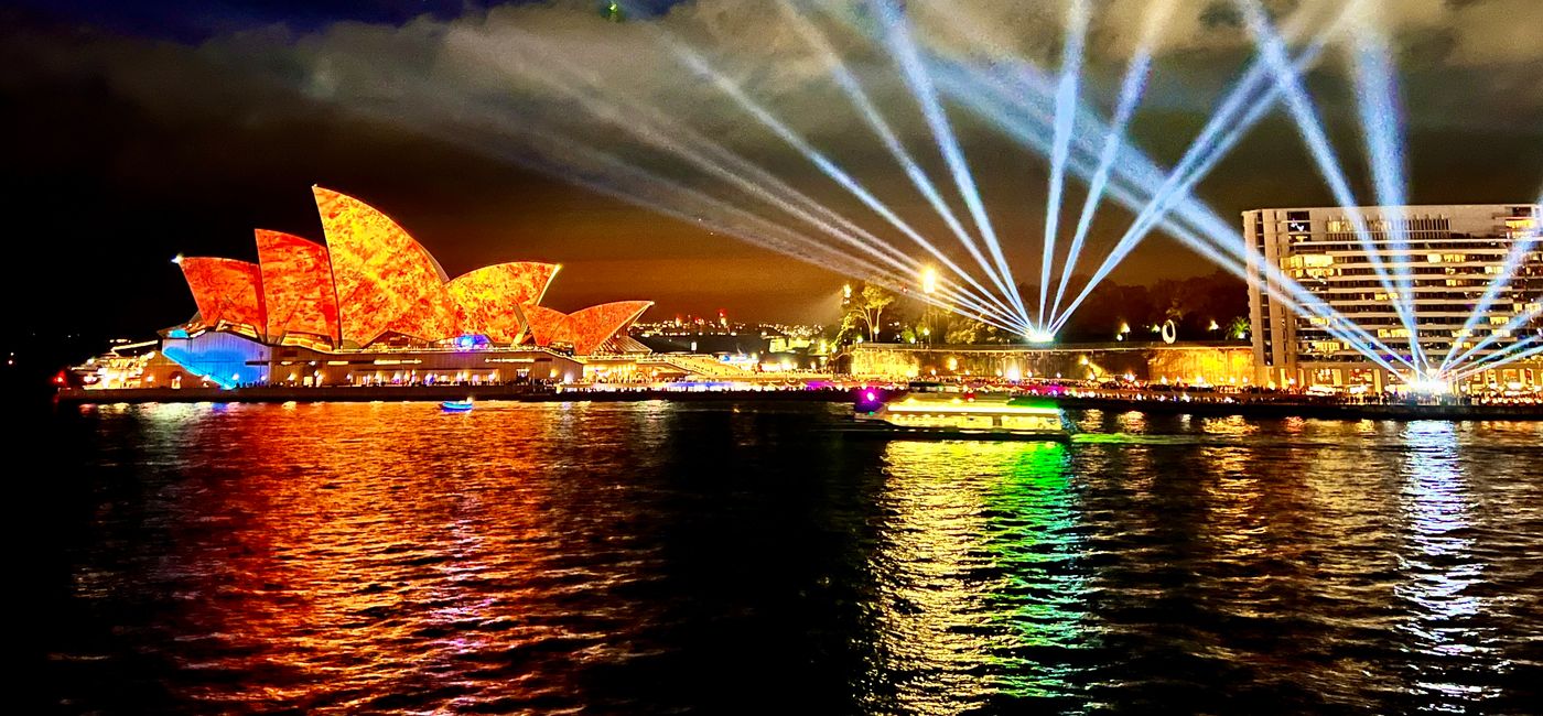 Image: Sydney Opera House at night (Photo Credit: Chelsea Davis)