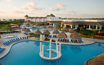 Grand Sunset Princess pool area