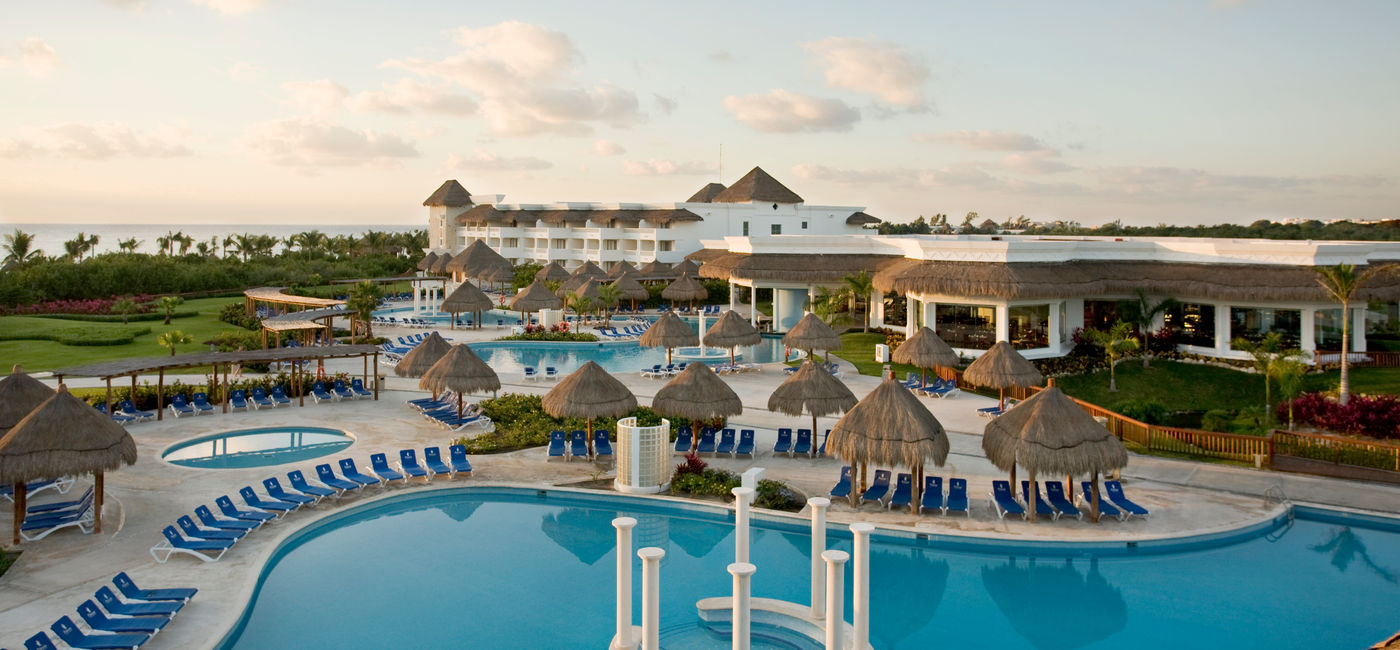 Image: Grand Sunset Princess pool area (Photo Credit: Princess Hotels & Resorts)