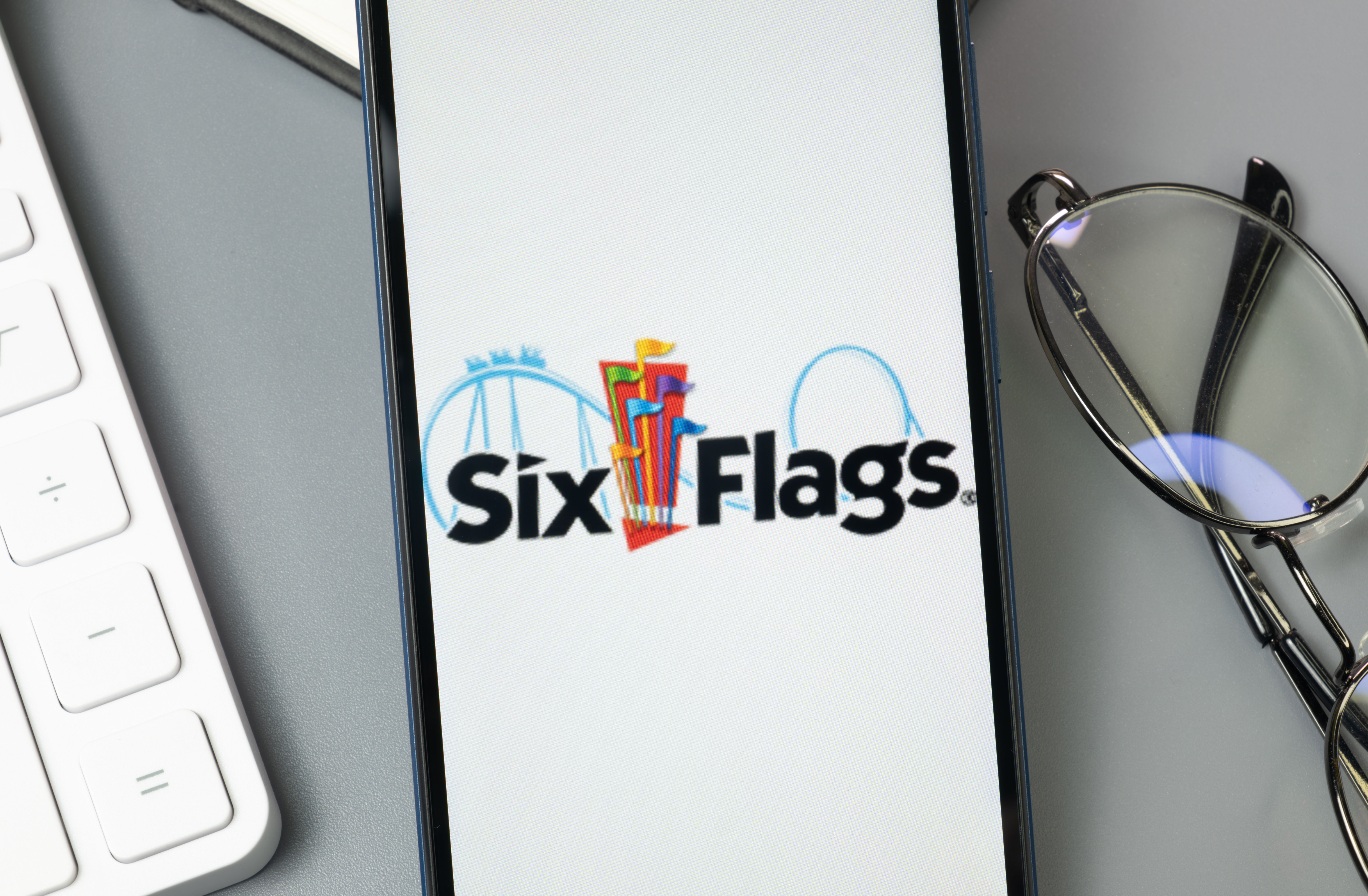 Six Flags Reveals Closing Dates - Image Six Flags Will Close Two Of Its Parks Over T
