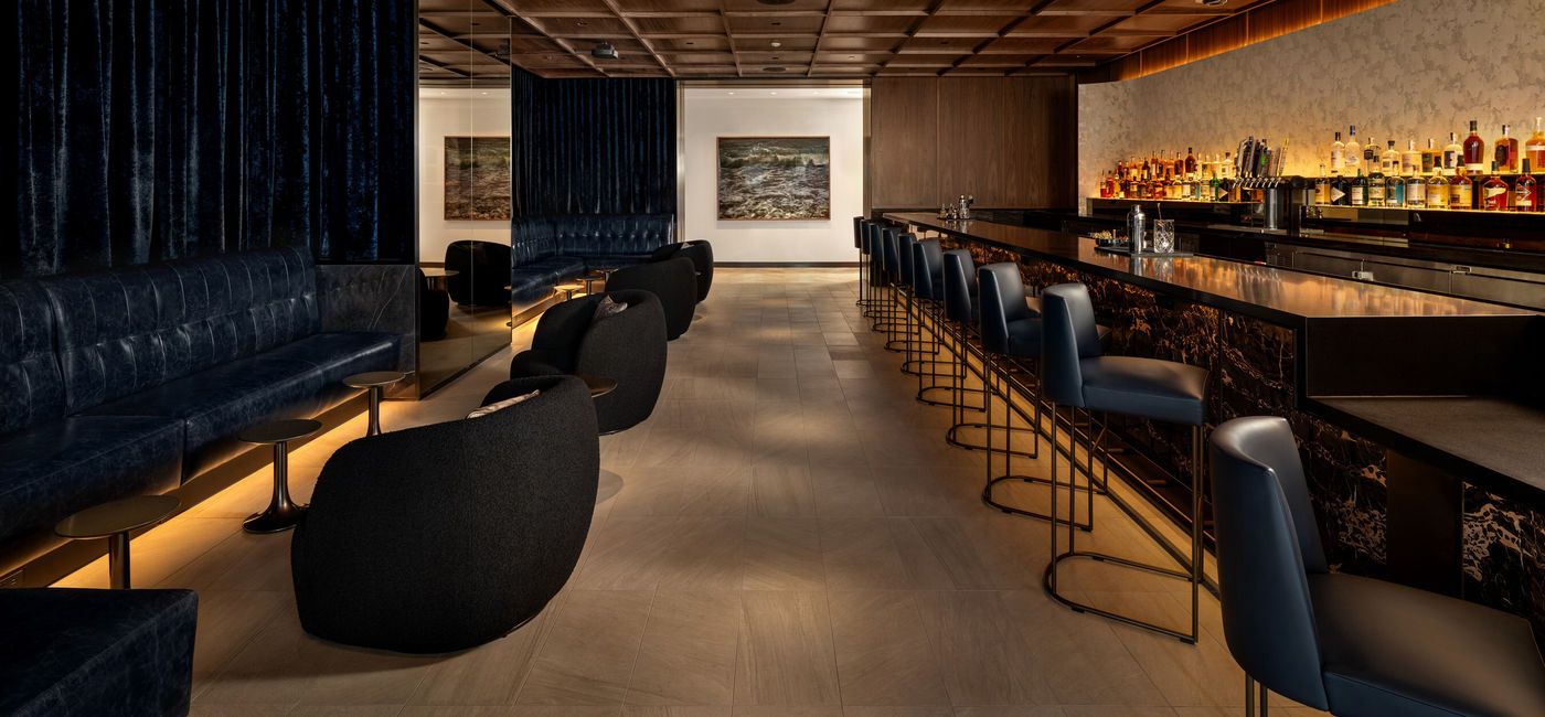 Image: United Airlines Speakeasy Bar in Expanded Polaris Lounge ORD (Photo Credit: Courtesy United Airlines)