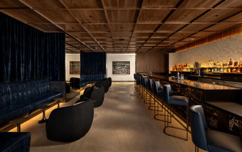 United Airlines Speakeasy Bar in Expanded Polaris Lounge ORD