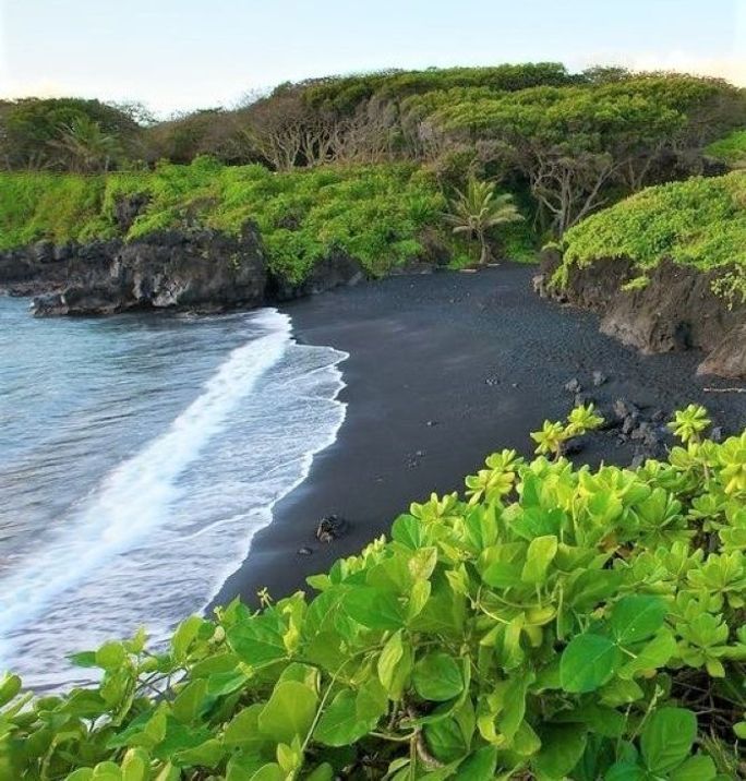 Wai'anapanapa Black Sand Beach, Maui Wai'anapanapa Black Sand Beach, Maui
