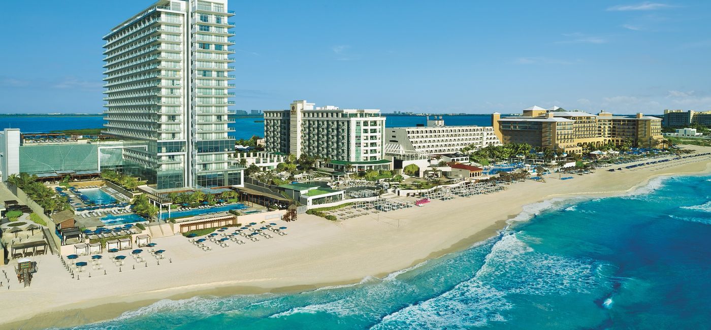 Image: The Elite programs Pick Your Perk benefit includes complimentary hotel stays. Pictured, Secrets The Vine, Cancun. (Source: Hyatt Media License)