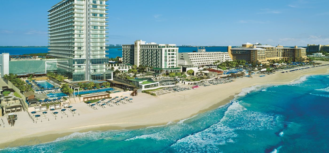 Image: The Elite program’s Pick Your Perk benefit includes complimentary hotel stays. Pictured, Secrets The Vine, Cancun. (Source: Hyatt Media License)