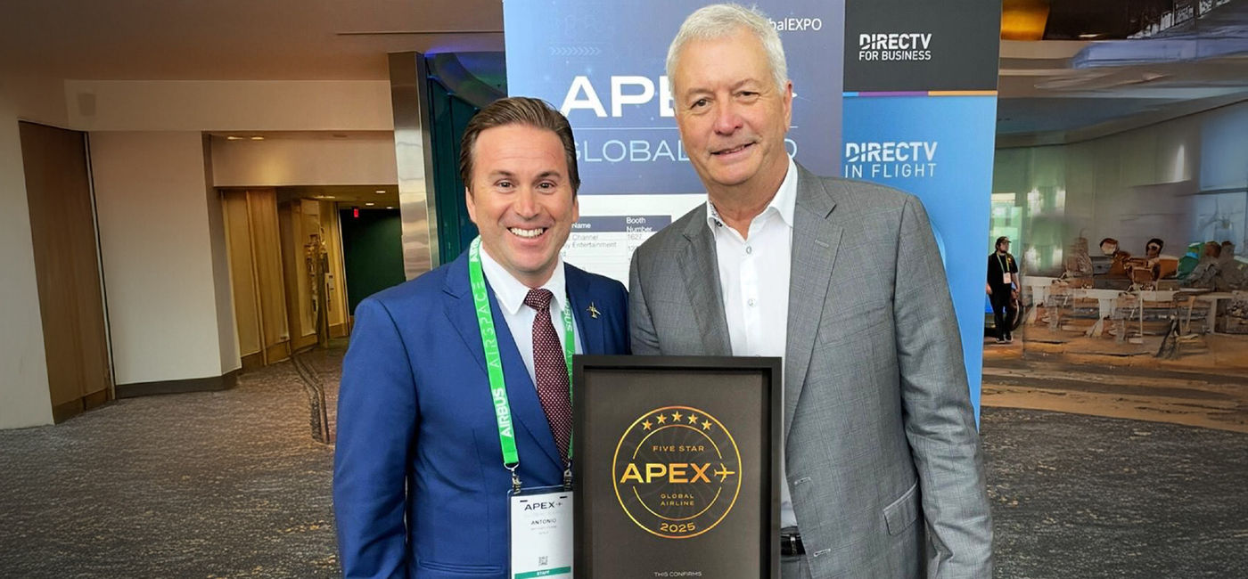 Image: Air Canada President and CEO, Michael Rousseau, accepts the APEX Five Star Global Airline Award. (Photo Credit: CNW Group/Air Canada)