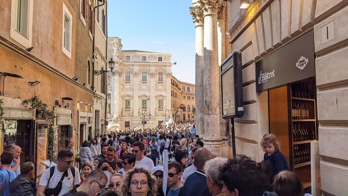 Crowds, Rome, Trevi Fountain