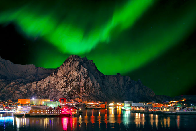 Hurtigruten offers a Northern Lights Promise on seasonal coastal Norway voyages Hurtigruten offers a Northern Lights Promise on seasonal coastal Norway voyages