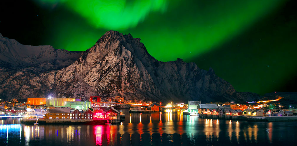 Hurtigruten offers a Northern Lights Promise on seasonal coastal Norway voyages