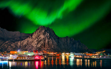 Hurtigruten offers a Northern Lights Promise on seasonal coastal Norway voyages
