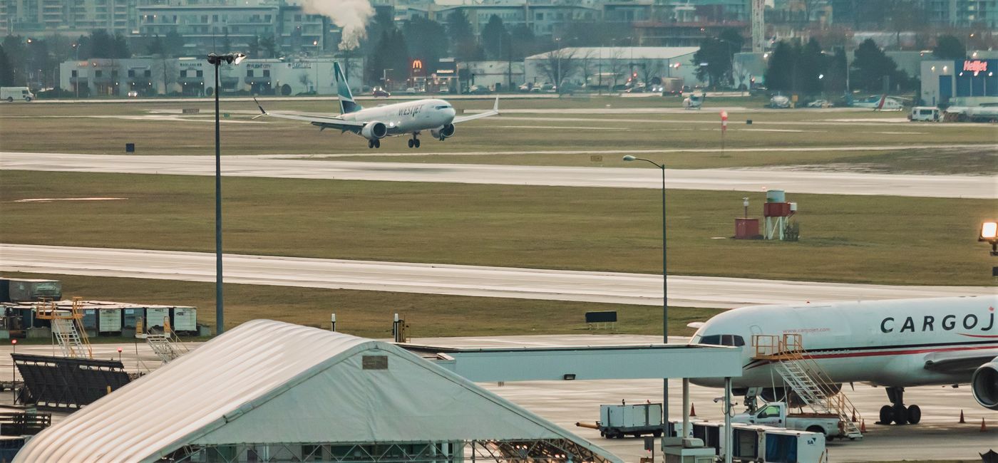 Image: WestJet 737 MAX lands in Vancouver Jan. 21, 2021 (Photo Credit: WestJet Media License)