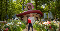 Smurf experience with Airbnb Experience