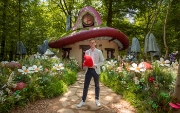 Smurf experience with Airbnb Experience