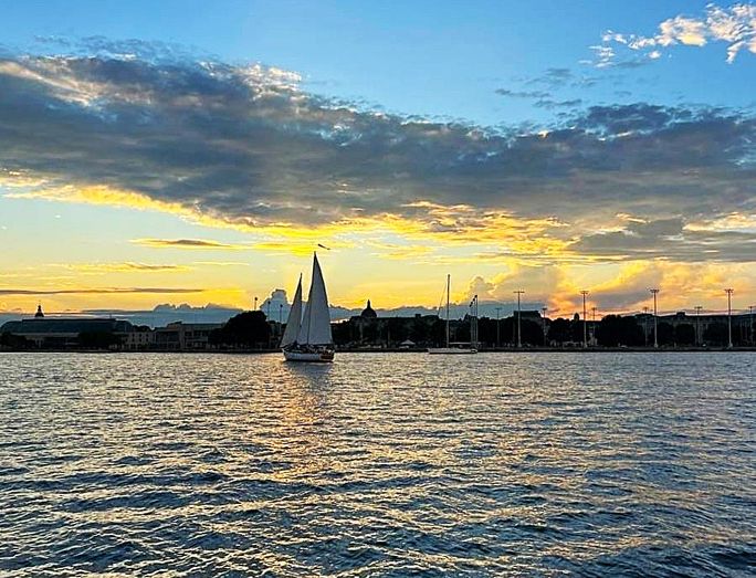 Sailing on the Chesapeake Bay in Annapolis Sailing on the Chesapeake Bay in Annapolis