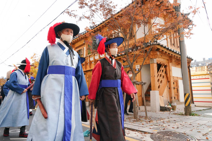 Jongno-gu is home to many prestigious landmarks. 