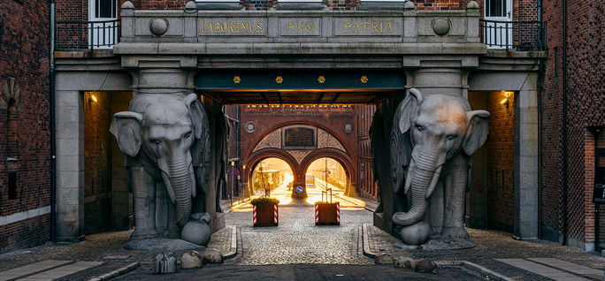 Das Elefantentor am Eingang der Carlsberg-Fabriken in Kopenhagen. 