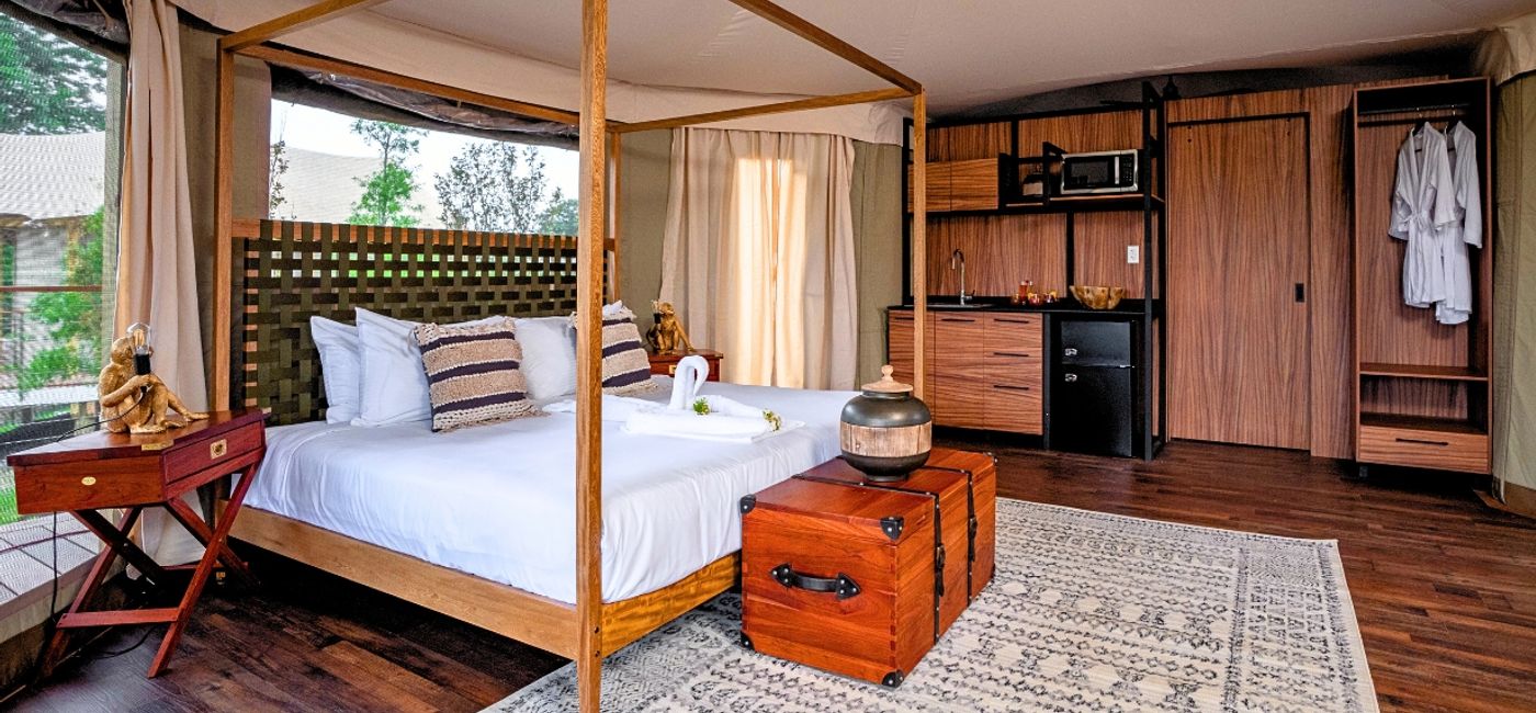 Image: One of the new glamping suites at Savannah Sunset Resort & Spa (Photo Credit: Six Flags Great Adventure)