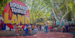 Six Flags Magic Mountain, Los Angeles theme parks, looney tunes land, theme park